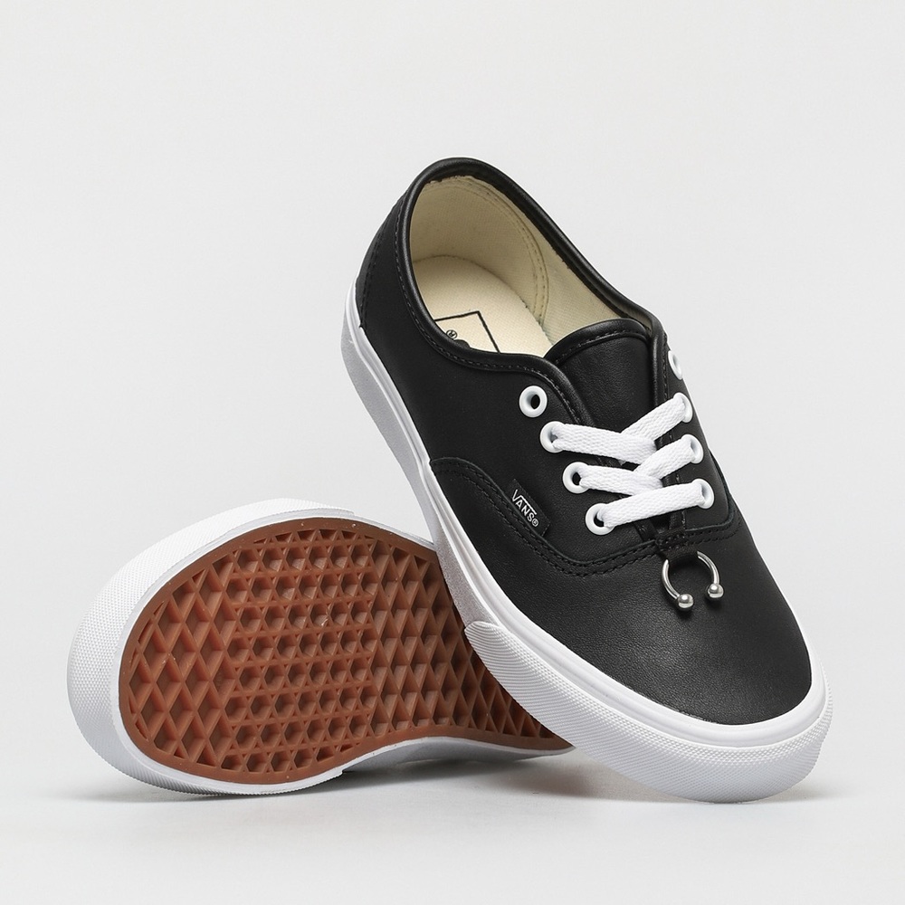 Vans Authentic Septum Piercing